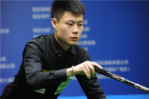 由中场球员 由中场球员